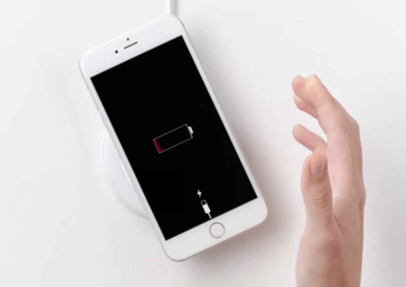 Samsung mocks lack of wireless charging on iPhone 6 Plus