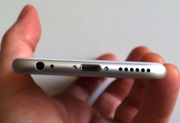 Apple iPhone 6s - bottom view, showing ports and profile
