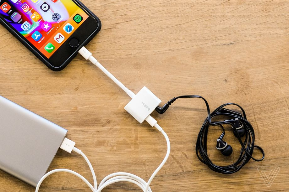 iPhone Dongle - Headphone Jack + Lightning Port