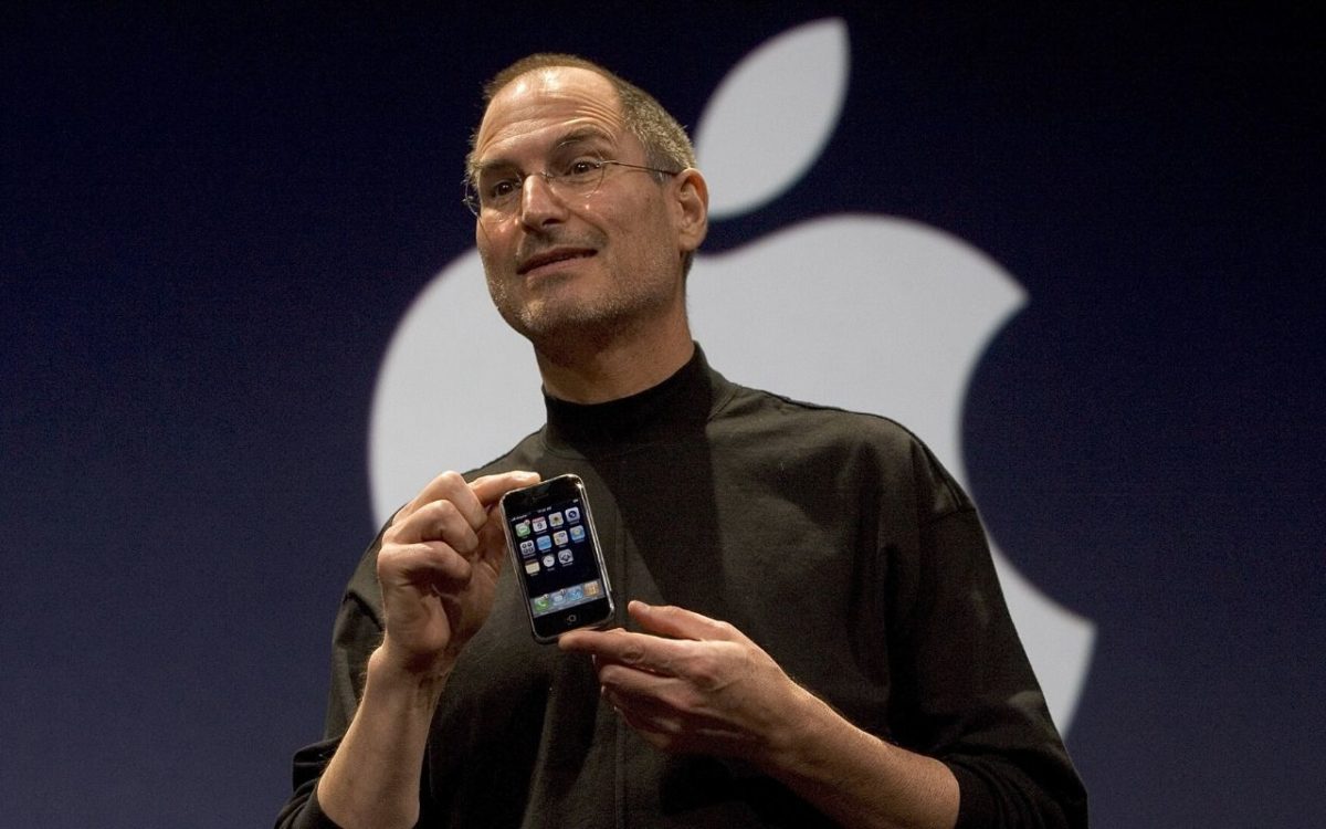 Steve Jobs Unveiling iPhone