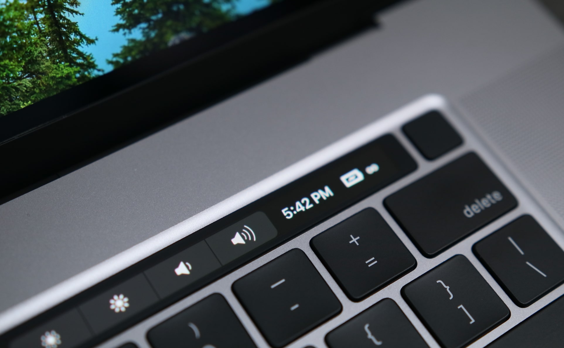 MacBook Pro Touch Bar Tips, Tricks, Apps