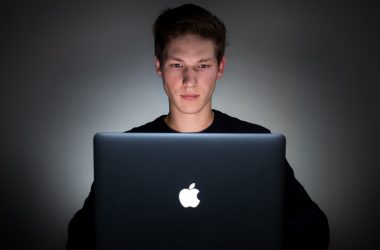Image of a chip expert on an Apple computer